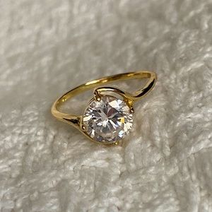 Beautiful solitaire! New without tags! Size 8